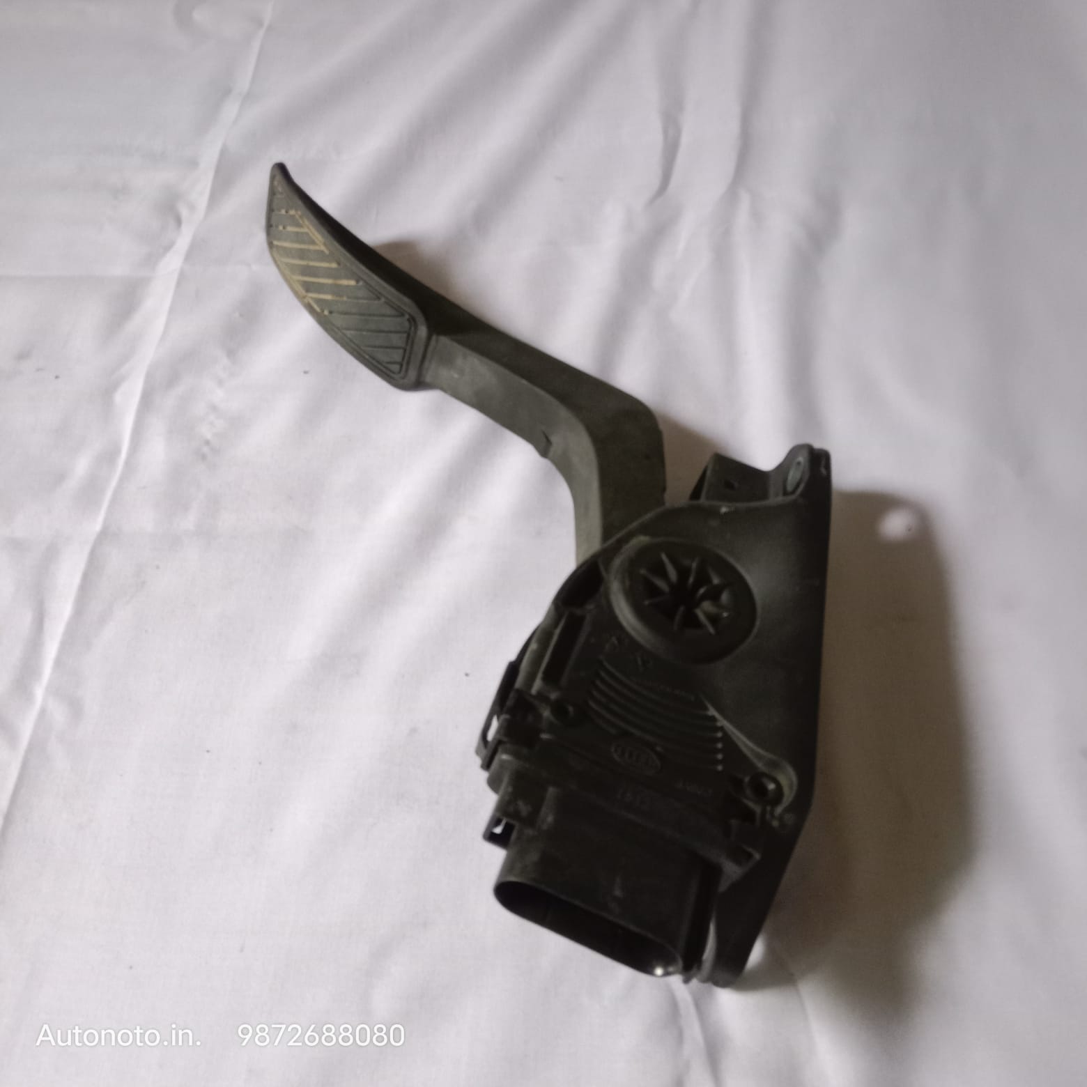 8V21-9F836-AB 11 FORD FIESTA ACCELERATOR PEDAL - Image 3