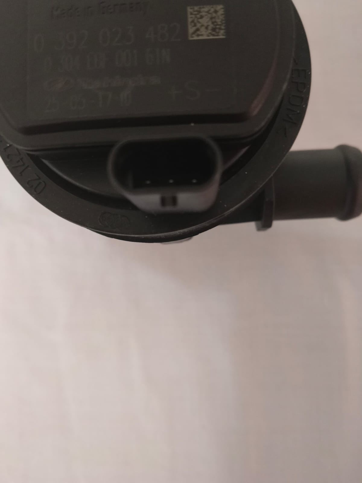 0 392 023 482 Electric Water Pump - Image 4