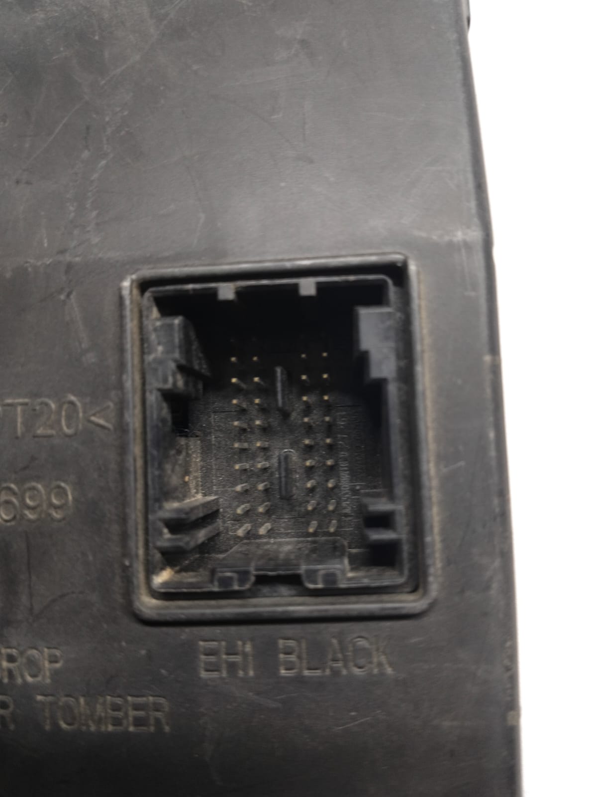 8201068826 NISSAN BCM - Image 4